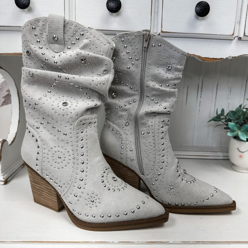 VERY G STELLAR CREAM BOOT  NEW IN BOX!
